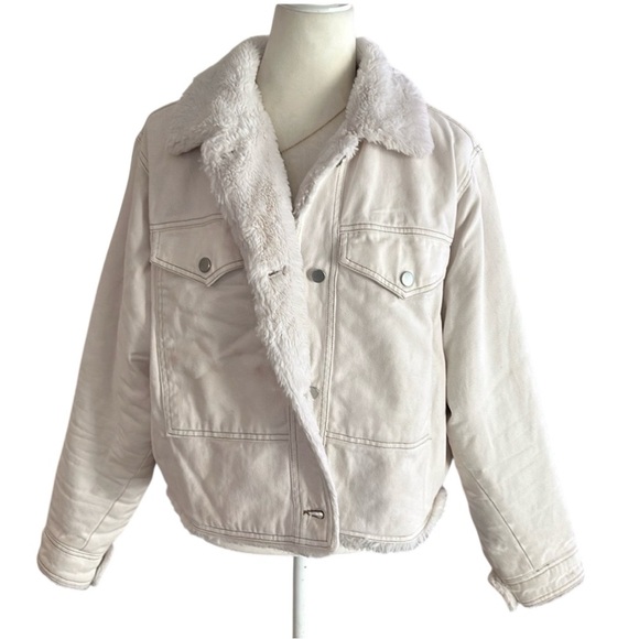 Universal Thread,Fur-Lined Trucker Jacket - Picture 9 of 10